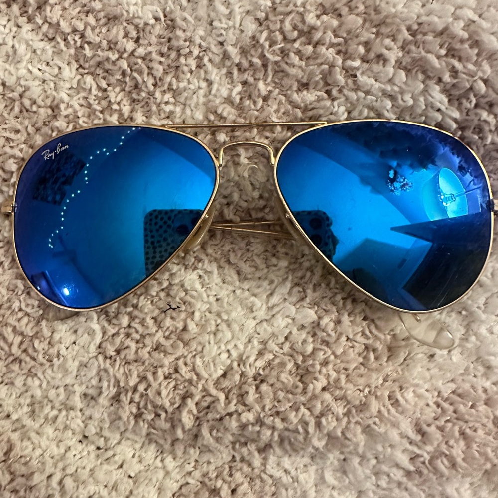 Ray-Ban Aviator Sunglasses with Reflective Blue Lenses